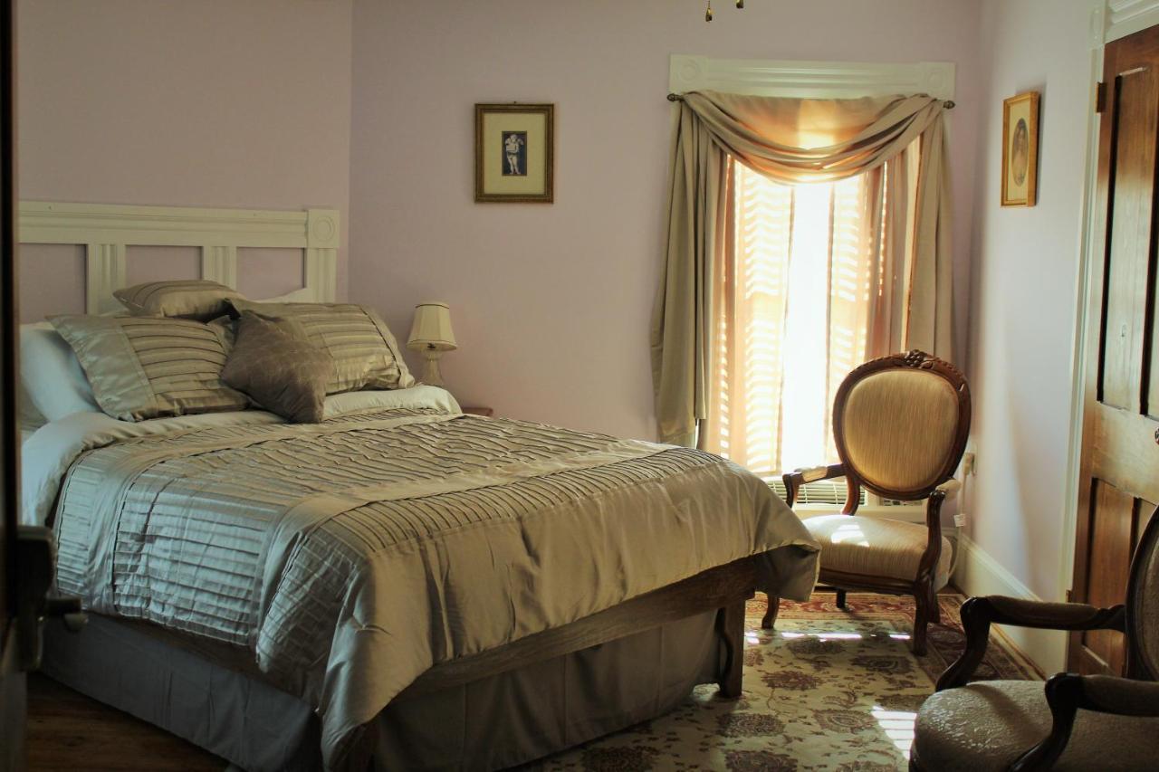 Deluxe Queen Room Massanutten