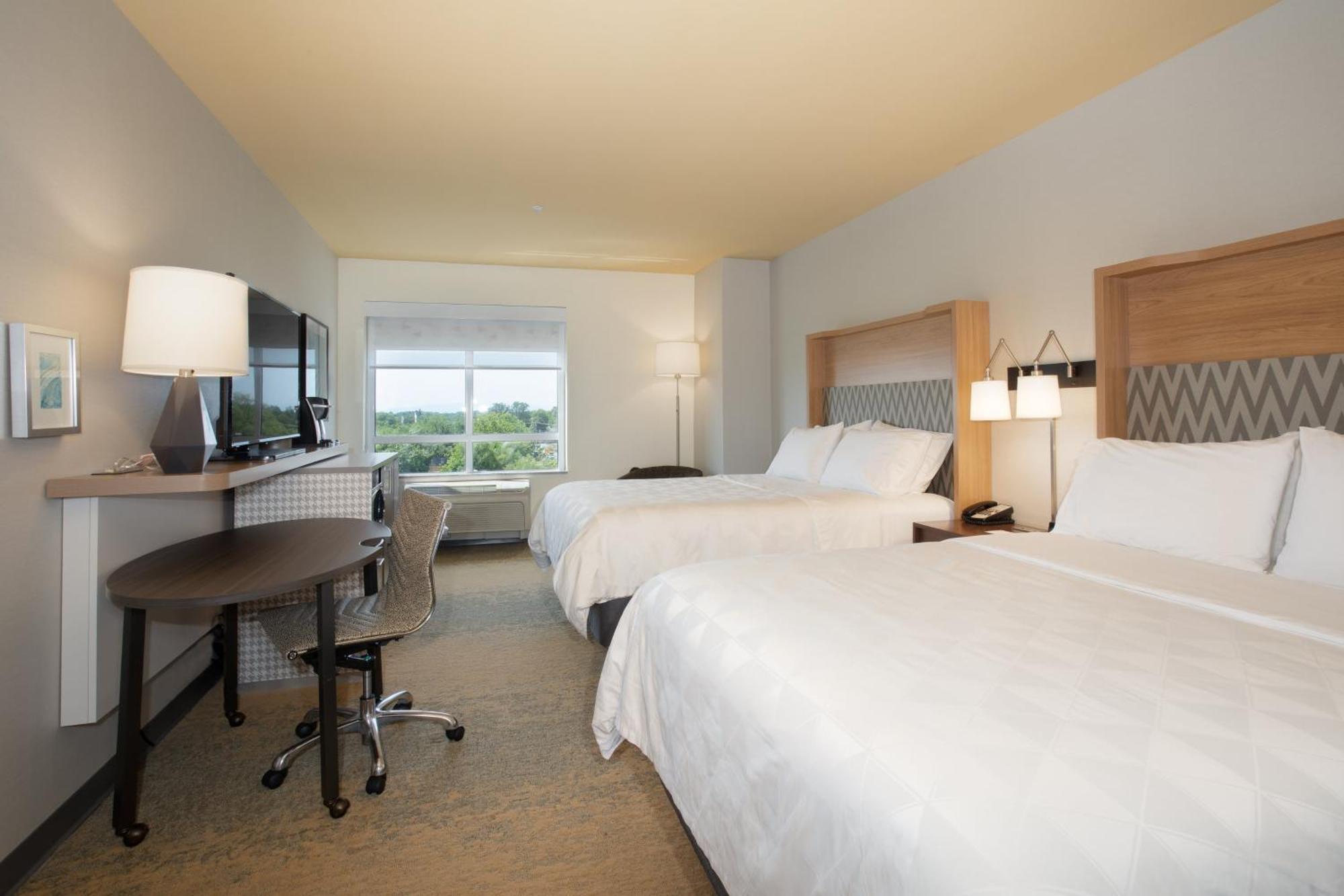 Standard Queen Room Two Queen Beds Tub Communications Accessible