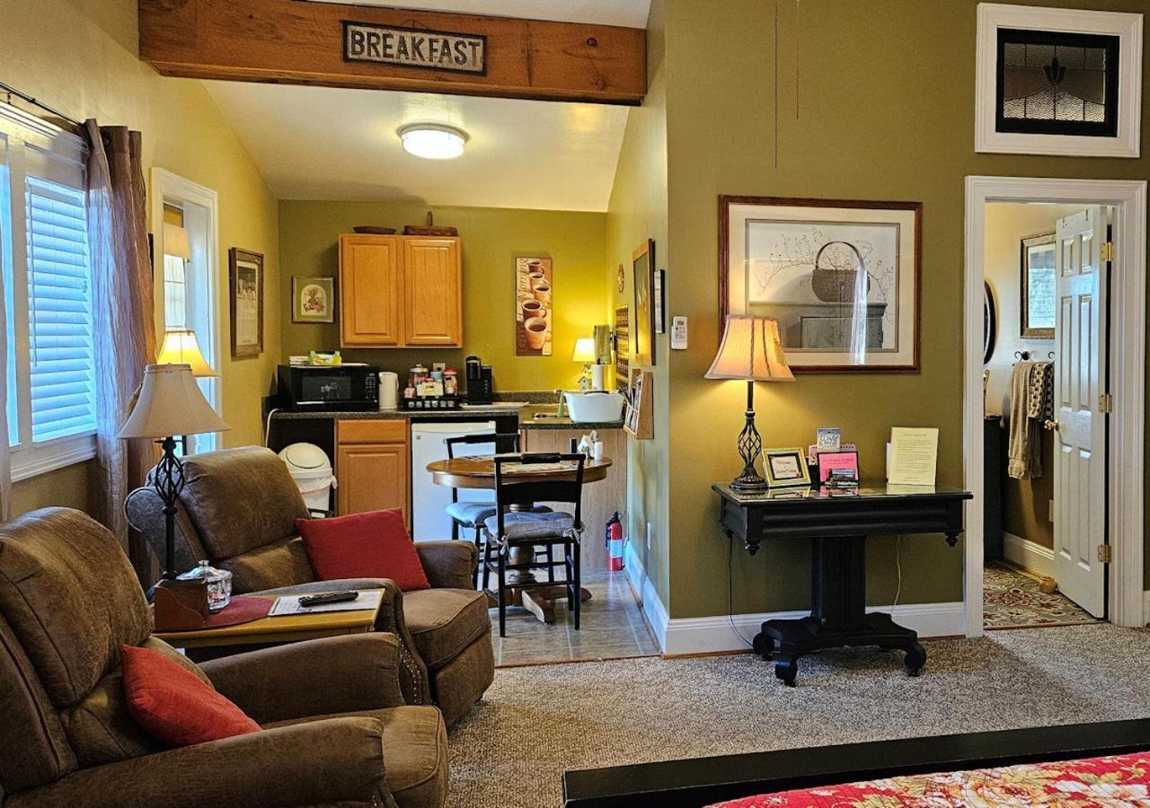 Rosebud Cottage