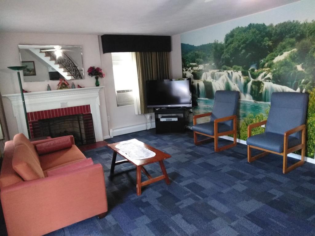 Queen Suite Fireplace