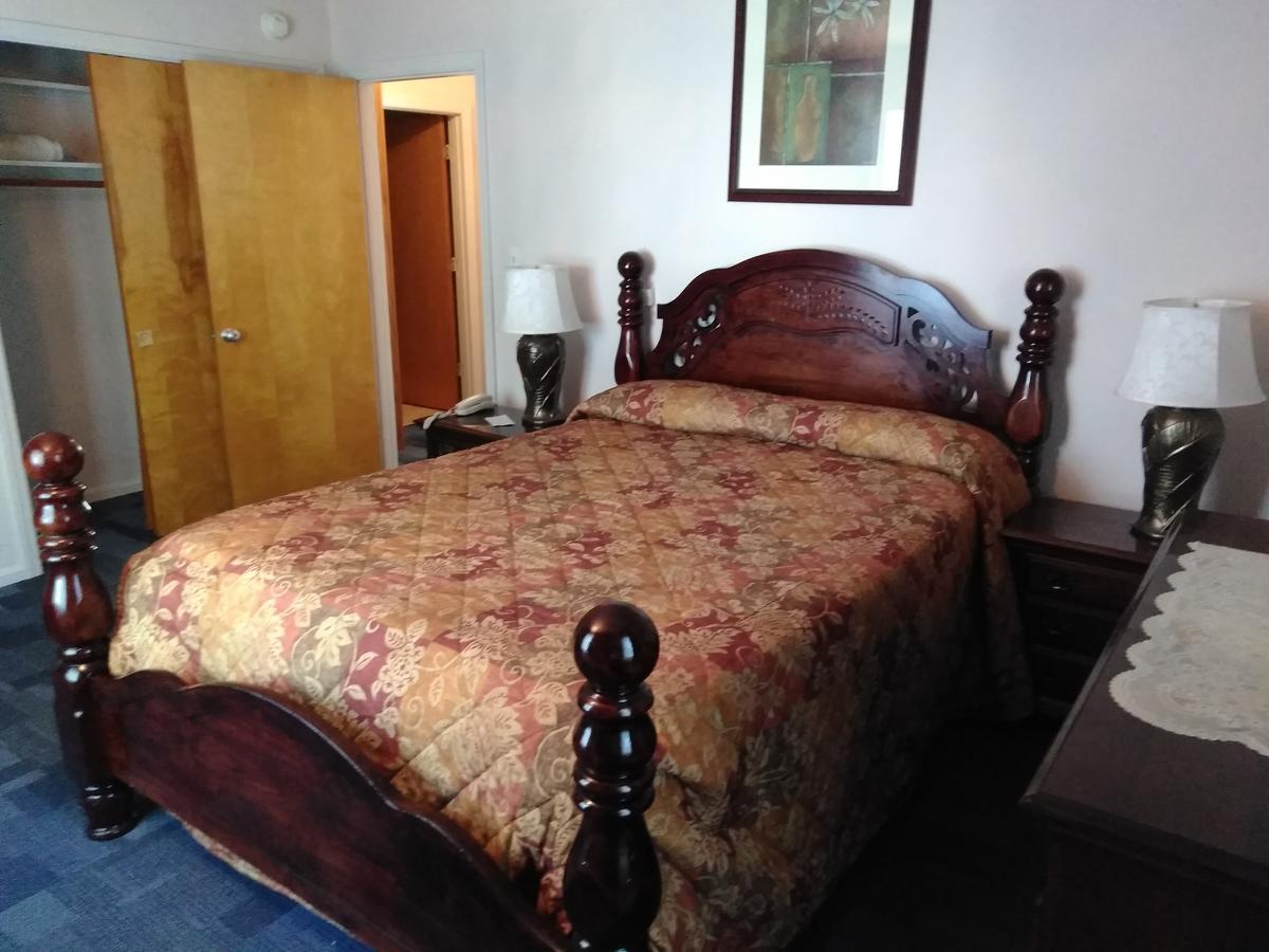 Queen Suite Fireplace