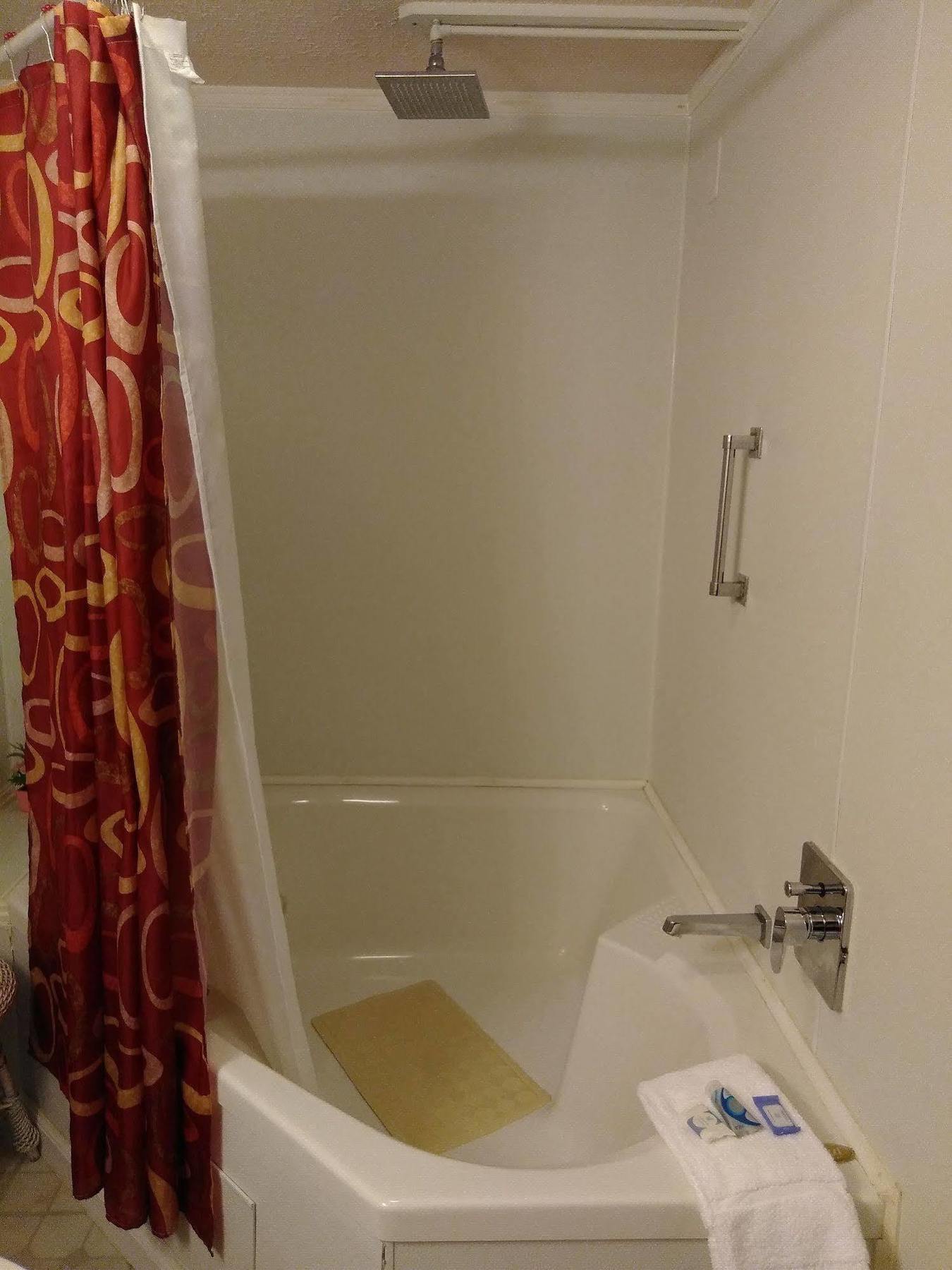 Queen Suite Spa Bath