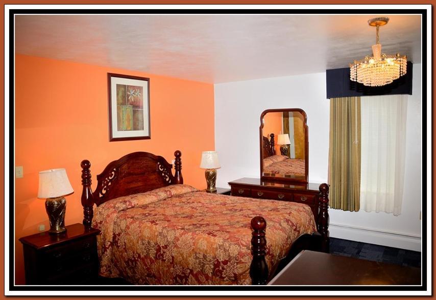 Queen Suite Fireplace