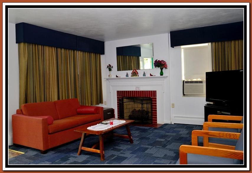 Queen Suite Fireplace