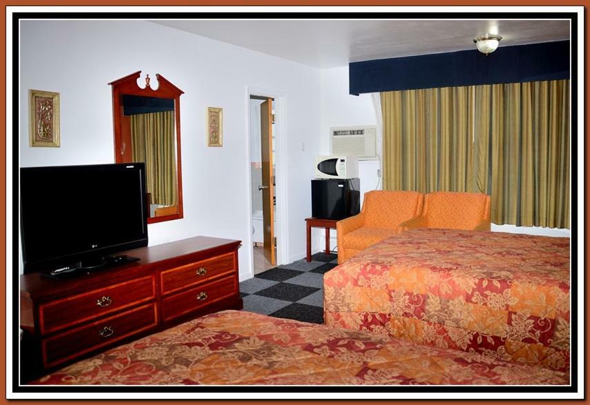 Standard Queen Room